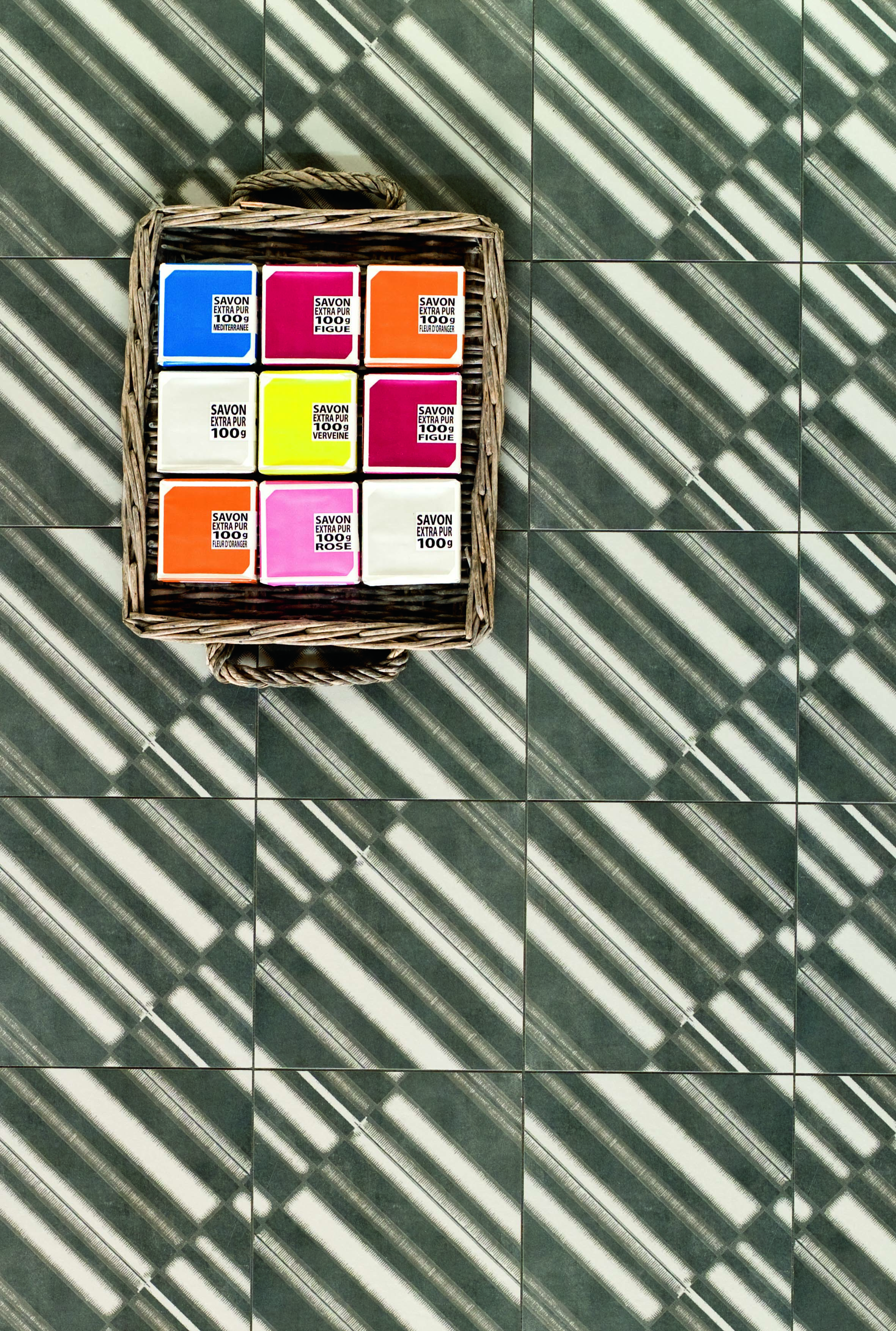 MUTINAAZULEJ-TRAMA-NERO-20x20